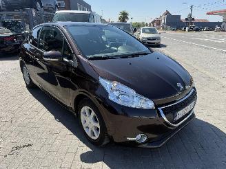 Peugeot 208  picture 7