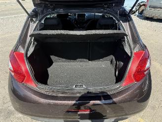 Peugeot 208  picture 14