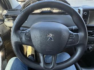 Peugeot 208  picture 19