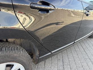 Peugeot 2008 1.2 PURETEC picture 9