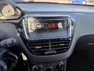 Peugeot 2008 1.2 PURETEC picture 14