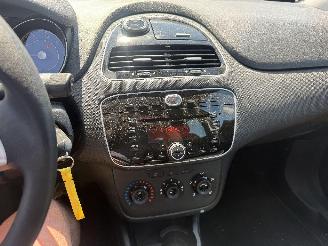 Fiat Punto 1.2I picture 15