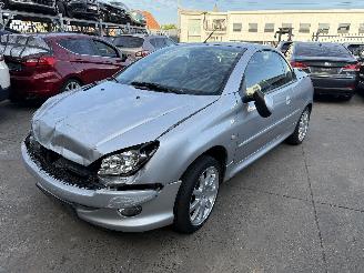 Vaurioauto  passenger cars Peugeot 206 1.6 CABRIOLET 2003/7