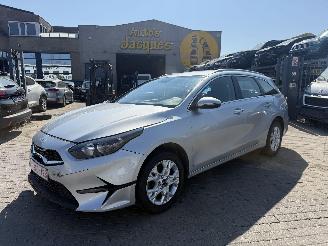krockskadad bil auto Kia Ceed 1.0 T-GDI COMFORT 2022/8