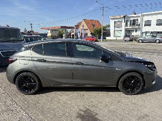 Opel Astra 1.2 B picture 6