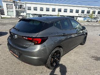 Opel Astra 1.2 B picture 5