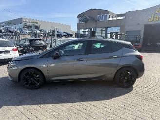 Opel Astra 1.2 B picture 2