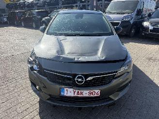 Opel Astra 1.2 B picture 2
