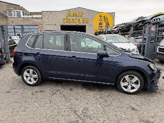 Vaurioauto  passenger cars Volkswagen Golf 1.4 SPORTSVAN 2014/11
