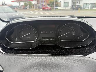 Peugeot 208 1.2 SIGNATURE picture 25