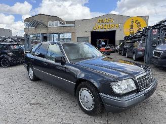 Unfallwagen Mercedes 200-serie 124 1990/4