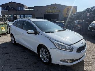 Schadeauto Kia Ceed 1.6 CRDI SW 2015/6