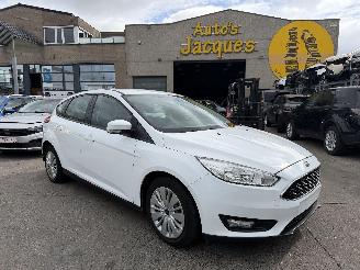 krockskadad bil auto Ford Focus MOTOR ??? 2016/10