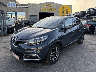 damaged passenger cars Renault Captur ZEN TCE 90 2014/9