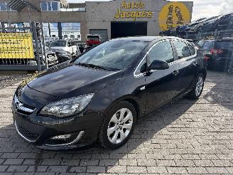 krockskadad bil auto Opel Astra SEDAN 1.7 DTI 2013/4
