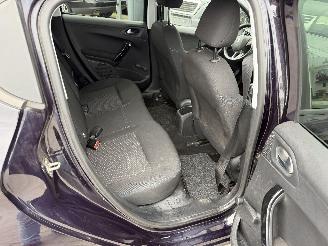 Peugeot 208 1.2 STYLE picture 16
