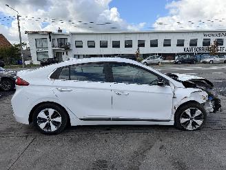 Hyundai Ioniq PLUG-IN HYDBRID picture 5