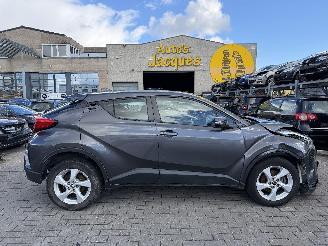 Vaurioauto  passenger cars Toyota C-HR 1.2 TURBO 2WD 2019/1