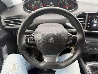Peugeot 308 1.2 ACTIVE picture 17