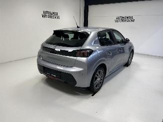 Peugeot 208  picture 3