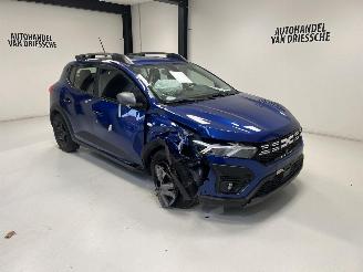 damaged passenger cars Dacia Sandero LPG+ESSENCE 2023/11