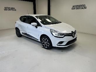 Vaurioauto  passenger cars Renault Clio INTENS 2018/1