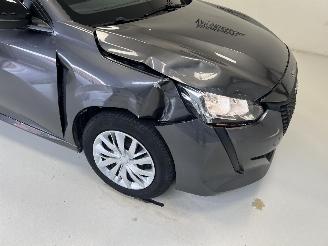 Peugeot 208  picture 2