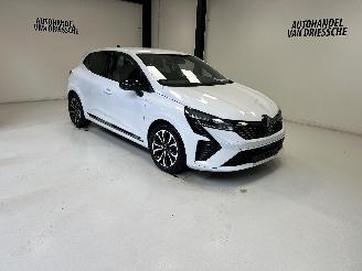 Schadeauto Renault Clio TECHNO 2025/3