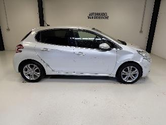 skadebil auto Peugeot 208 ALLURE 2014/2