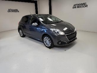 Peugeot 208 SIGNATURE picture 2