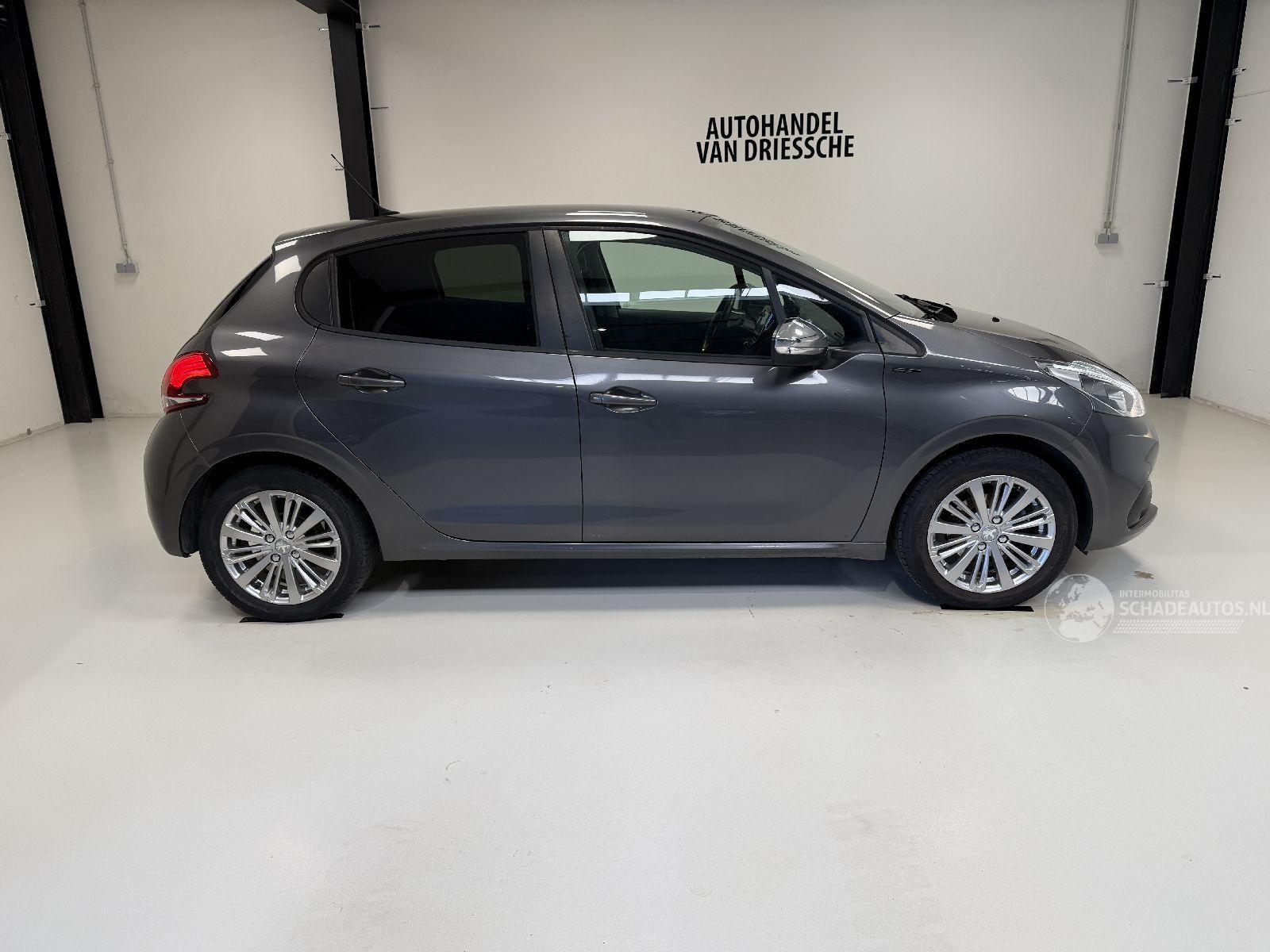 Peugeot 208 SIGNATURE