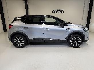 Vaurioauto  passenger cars Renault Captur INTENS 2023/5