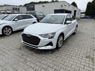 krockskadad bil auto Audi A3 2.0 Liter  30TDI Sportback 2025/2