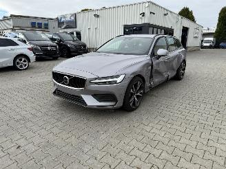 damaged passenger cars Volvo V-60 Volvo V60 B4 Kombi Core MildHybrid 2025/6