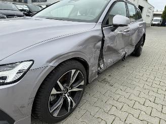 krockskadad bil auto Volvo V-60 Volvo V60 B4 Kombi Core MildHybrid 2025/6