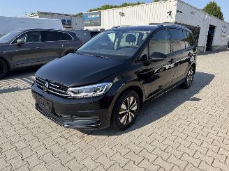 Schadeauto Volkswagen Touran 1.5 TSI 150 7-persoons Goal 2025/10