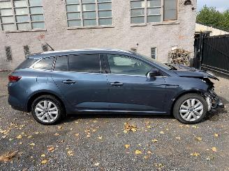 Coche accidentado Renault Mégane IV GRANDTOUR 2023/1