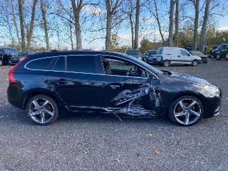 uszkodzony samochody osobowe Volvo V-60 V 60 R-DESIGN 2012/9