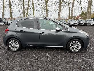 Schadeauto Peugeot 208 208 ALLURE 2016/9