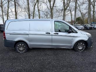 krockskadad bil bedrijf Mercedes Vito 111 CDI LANG 2015/1