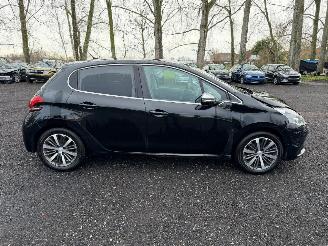 krockskadad bil auto Peugeot 208 ALLURE 2019/7