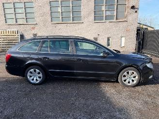 uszkodzony samochody osobowe Skoda Superb AMBITION 2013/2