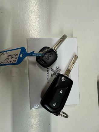 Peugeot 108 1.0 picture 34