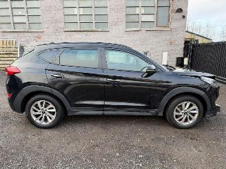 Vaurioauto  passenger cars Hyundai Tucson CRDI 2016/2