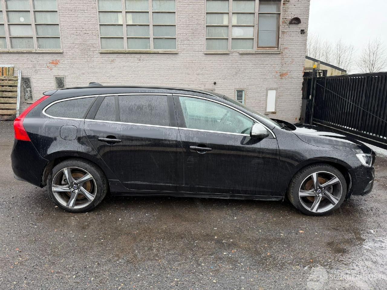 Volvo V-60 V 60 R-DESIGN