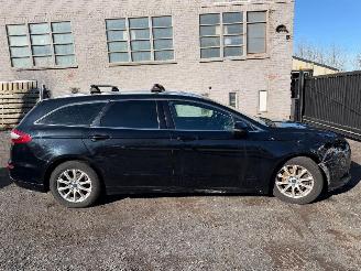 Vaurioauto  passenger cars Ford Mondeo TREND 2017/2