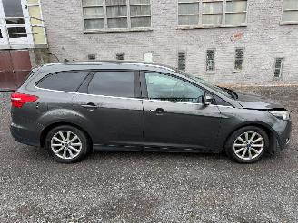 Vaurioauto  passenger cars Ford Focus TITANIUM 2015/4