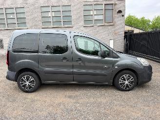 damaged commercial vehicles Peugeot Partner 1.6 HDI 2015/12