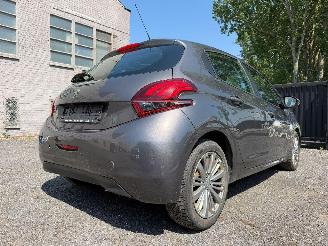 Peugeot 208 SIGNATURE picture 17