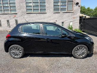 krockskadad bil auto Peugeot 208 1.2 I 2018/10